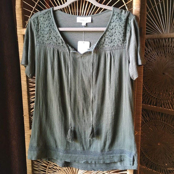 breckenridge Tops - BRECKENRIDGE Green Embroidered Gauze Tee Sm NWT